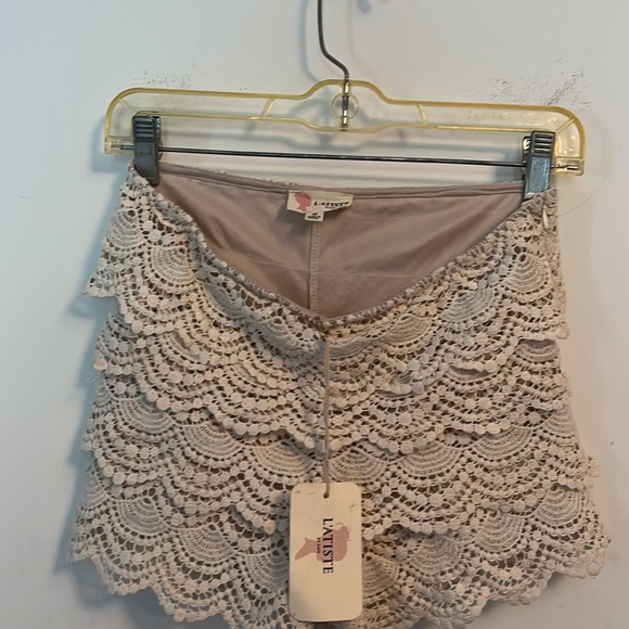 Woman shorts by Latiste - Picture 2 of 6